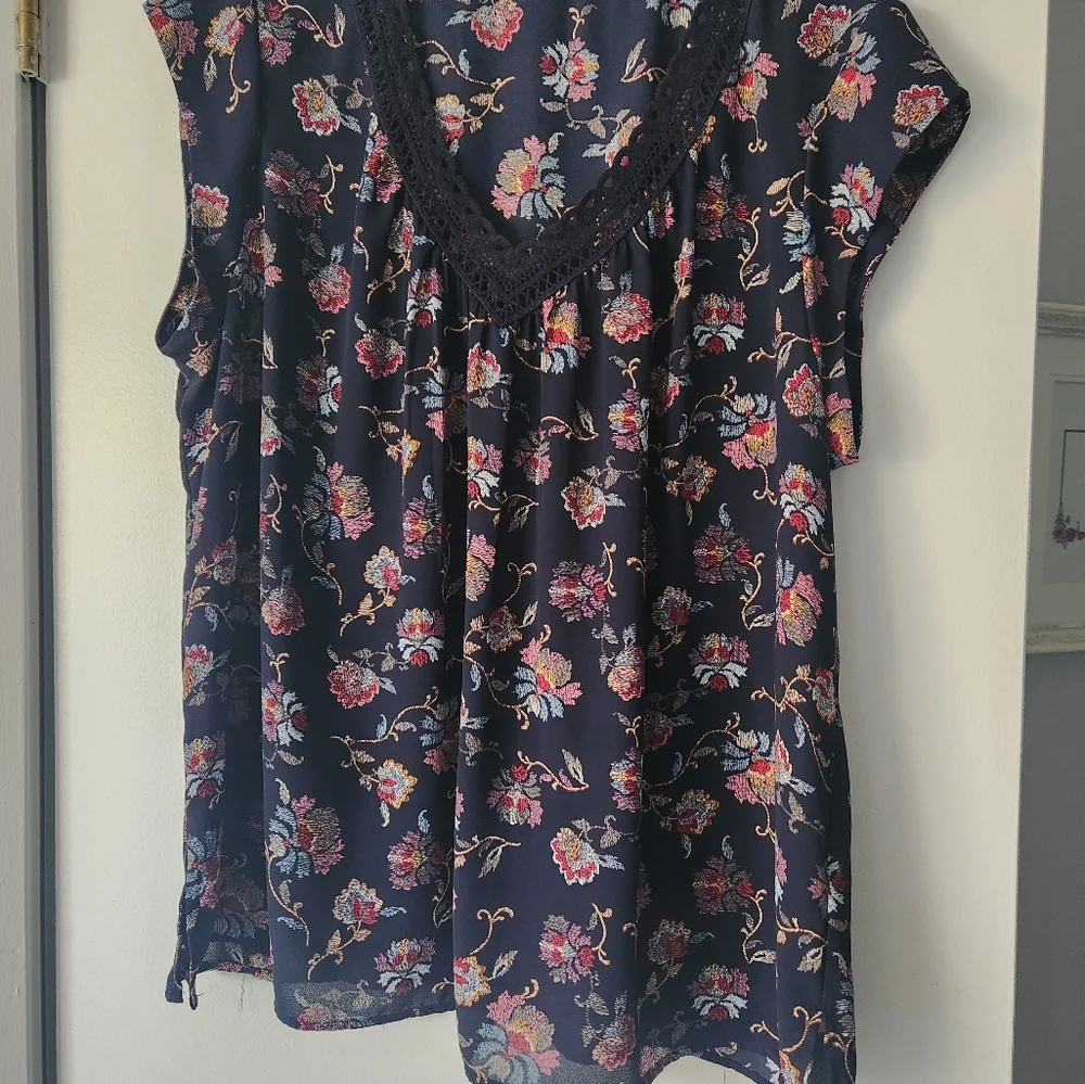 Ladies Top - Picture 2 of 2
